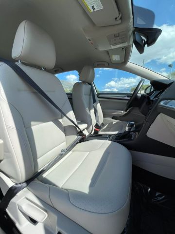 2016 Volkswagen E-golf - Image 25