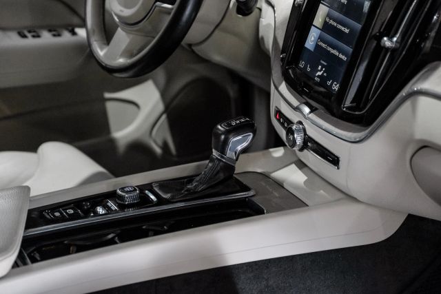 2018 Volvo Xc60 T5 Inscription Sport Utility 4d - Image 25