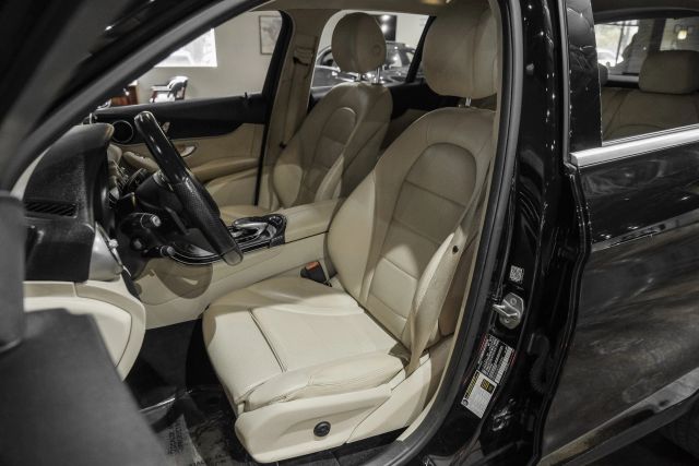 2016 Mercedes-benz Glc Glc 300 Sport Utility 4d - Image 4
