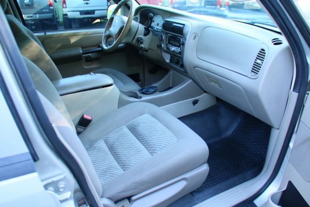 2004 Ford Explorer Sport Trac - Image 22