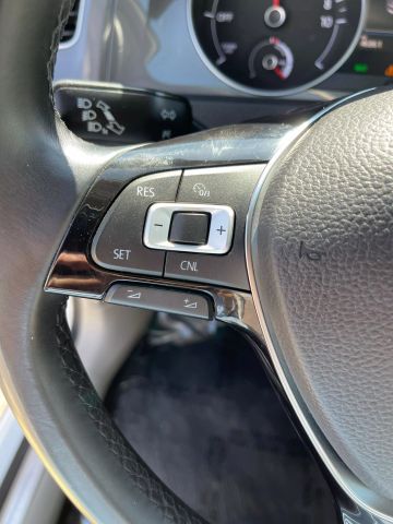 2016 Volkswagen E-golf - Image 30