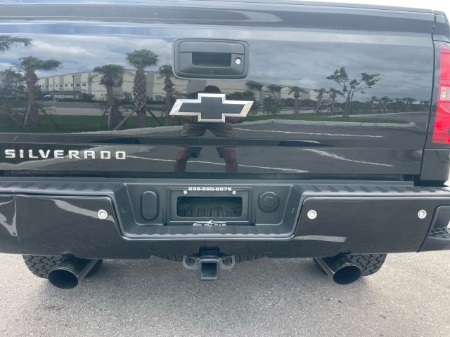 2015 Chevrolet Silverado 1500 Crew Cab - Image 24