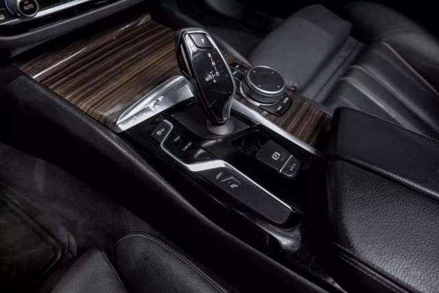 2018 Bmw 5 Series 530e Xdrive Iperformance Sedan 4d - Image 24