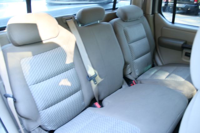 2004 Ford Explorer Sport Trac - Image 20