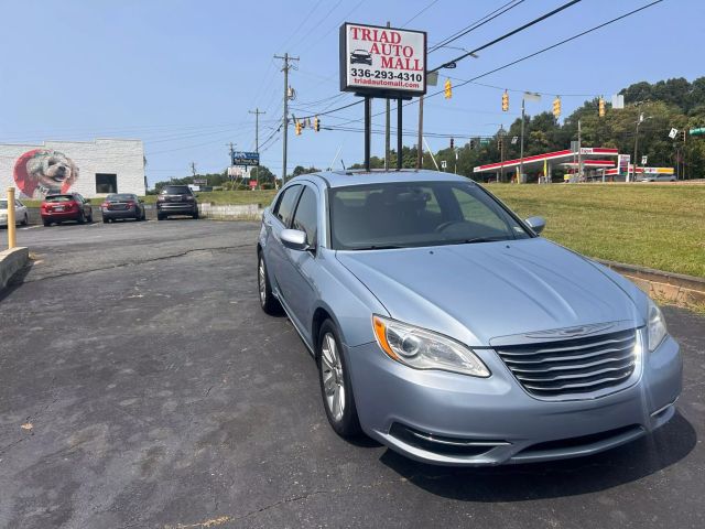 2012 Chrysler 200 - Image 4