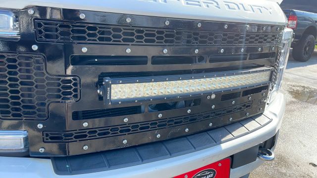 2019 Ford F250 Super Duty Crew Cab - Image 19