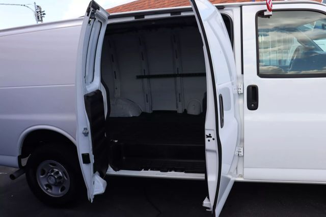 2016 Chevrolet Express 3500 Cargo - Image 8