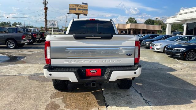 2019 Ford F250 Super Duty Crew Cab - Image 9