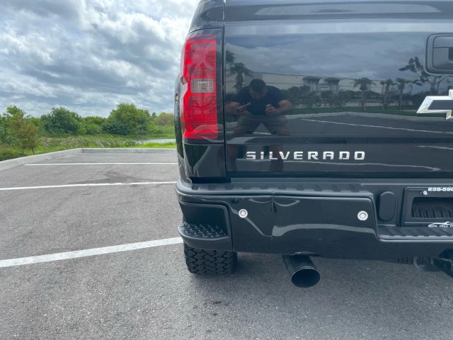 2015 Chevrolet Silverado 1500 Crew Cab - Image 25