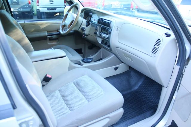 2004 Ford Explorer Sport Trac - Image 21
