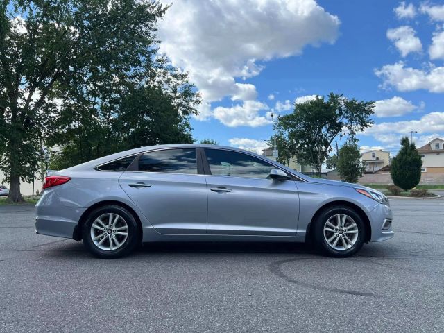 2017 Hyundai Sonata Sedan 4d - Image 9