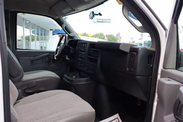 2016 Chevrolet Express 3500 Cargo - Image 6