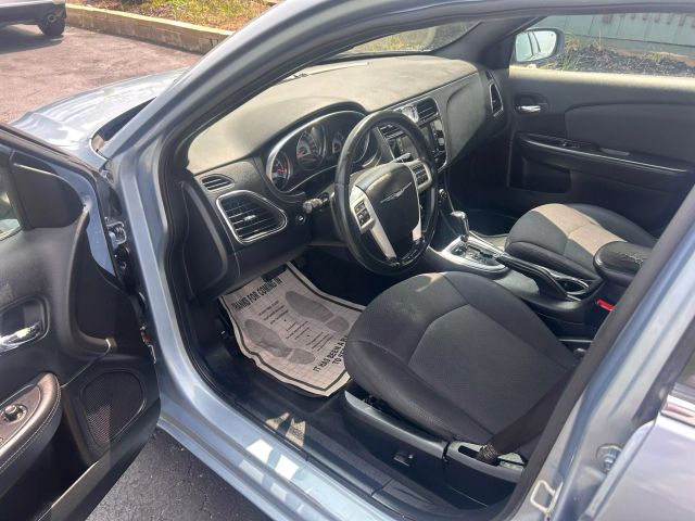 2012 Chrysler 200 - Image 10