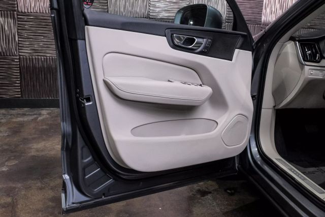 2018 Volvo Xc60 T5 Inscription Sport Utility 4d - Image 40