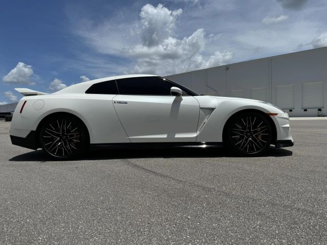 2024 Nissan Gt-r - Image 6
