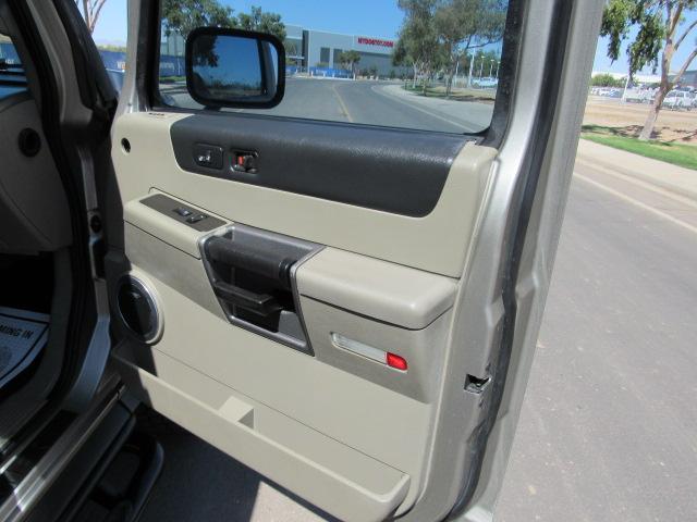 2003 Hummer H2 Base photo 18