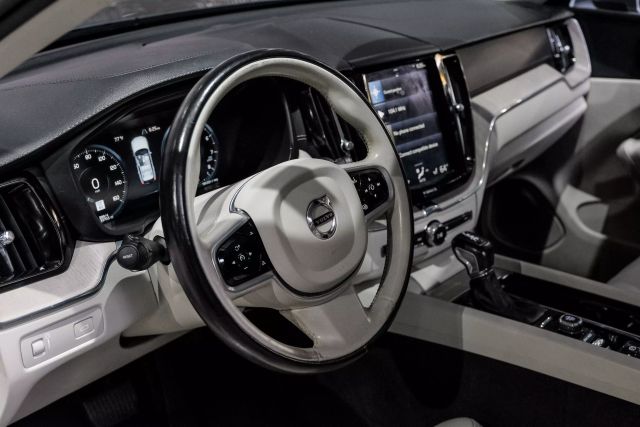 2018 Volvo Xc60 T5 Inscription Sport Utility 4d - Image 17