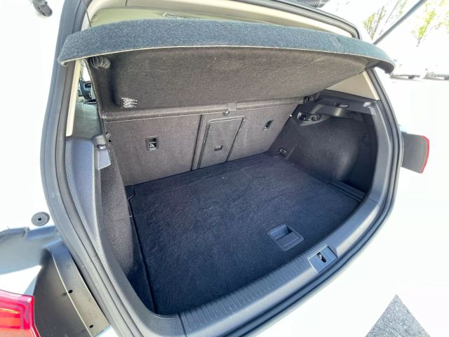 2016 Volkswagen E-golf - Image 16
