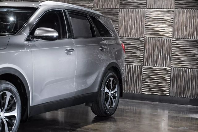 2016 Kia Sorento Ex Sport Utility 4d - Image 8