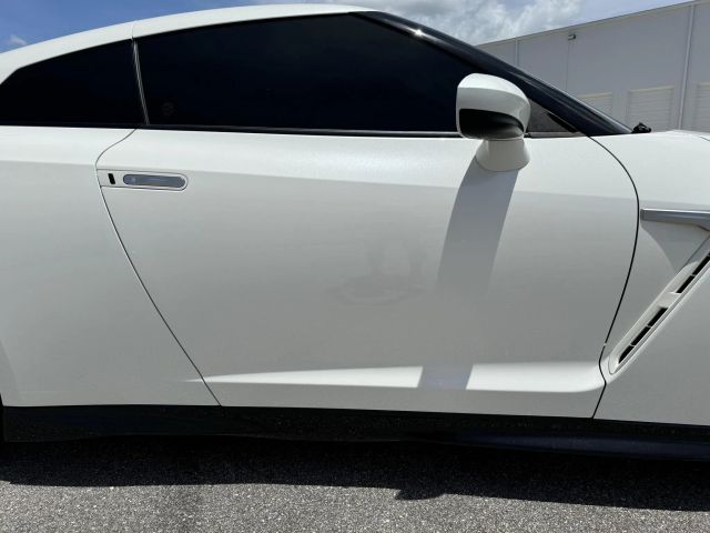 2024 Nissan Gt-r - Image 9