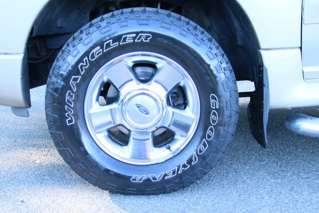 2004 Ford Explorer Sport Trac - Image 31