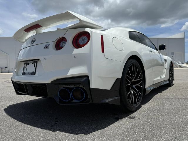 2024 Nissan Gt-r - Image 11