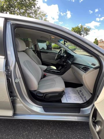 2017 Hyundai Sonata Sedan 4d - Image 14