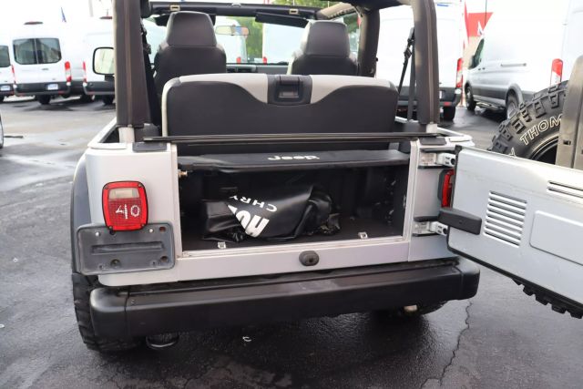 2005 Jeep Wrangler - Image 9