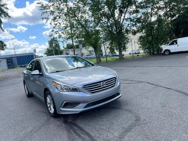 2017 Hyundai Sonata Sedan 4d - Image 2