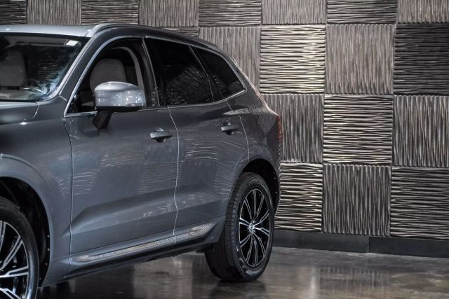 2018 Volvo Xc60 T5 Inscription Sport Utility 4d - Image 8