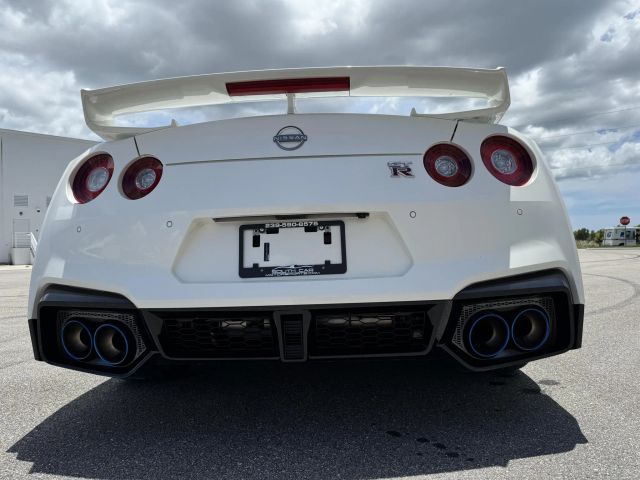 2024 Nissan Gt-r - Image 16