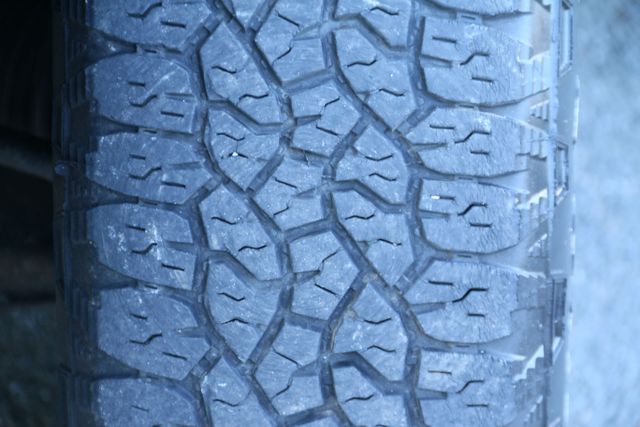 2004 Ford Explorer Sport Trac - Image 29