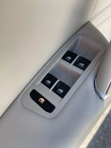 2016 Volkswagen E-golf - Image 32