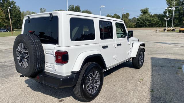 2024 Jeep Wrangler 4-Door Sahara photo 3