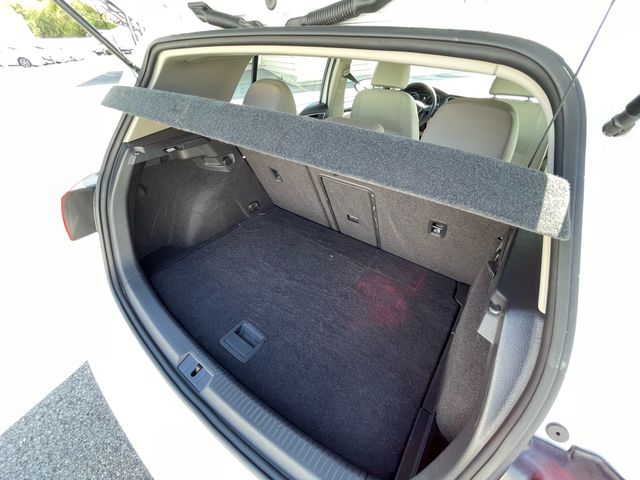 2016 Volkswagen E-golf - Image 17