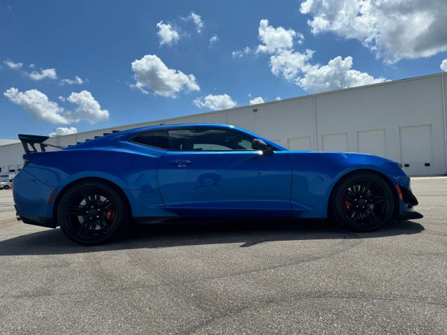 2018 Chevrolet Camaro - Image 6