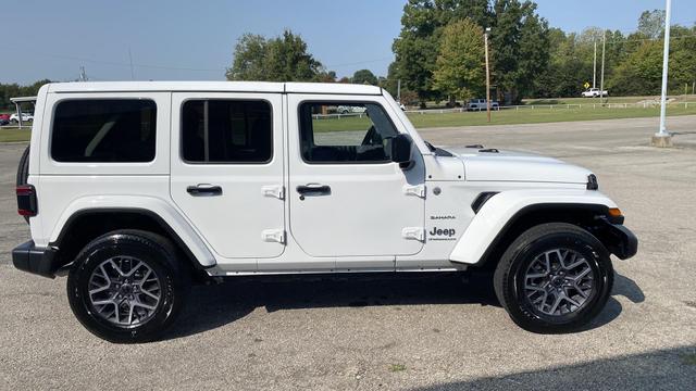 2024 Jeep Wrangler 4-Door Sahara photo 2