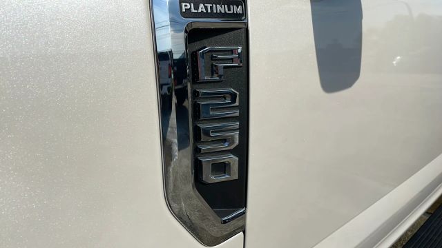 2019 Ford F250 Super Duty Crew Cab - Image 22