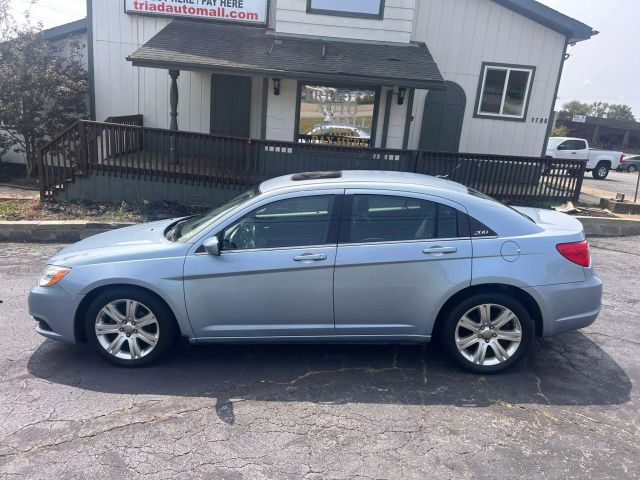 2012 Chrysler 200 - Image 2