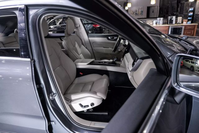 2018 Volvo Xc60 T5 Inscription Sport Utility 4d - Image 33