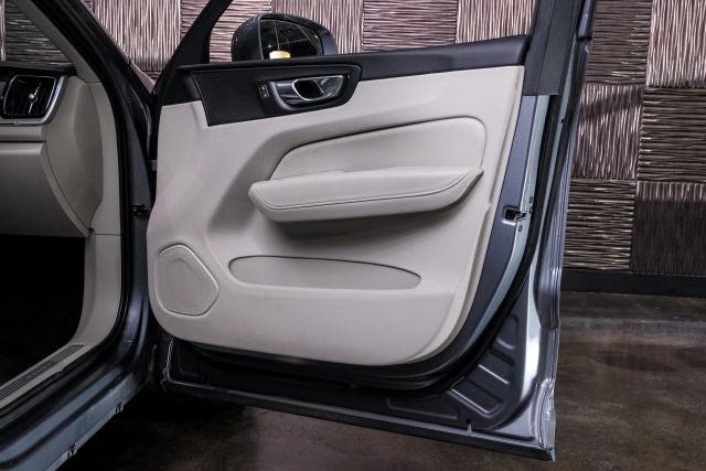 2018 Volvo Xc60 T5 Inscription Sport Utility 4d - Image 42