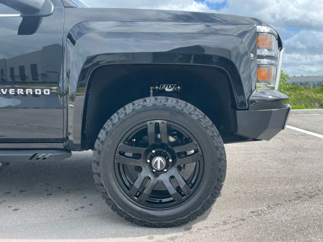 2015 Chevrolet Silverado 1500 Crew Cab - Image 10