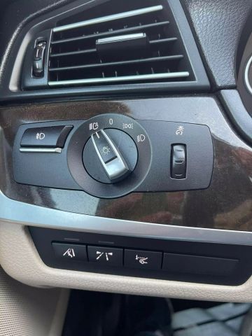 2011 Bmw 5 Series 535i Xdrive Sedan 4d - Image 31