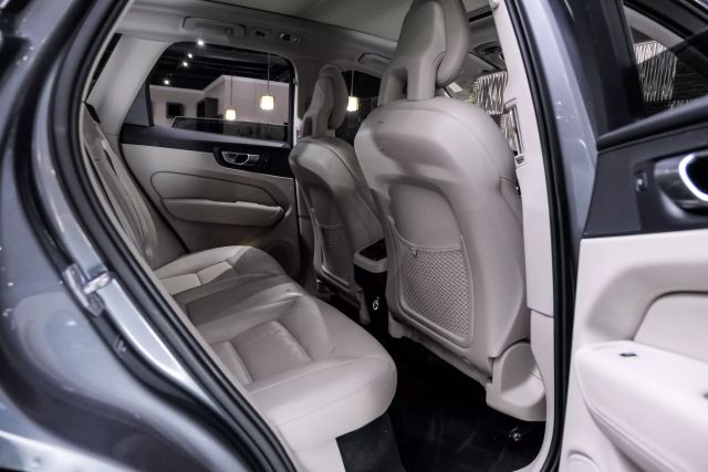 2018 Volvo Xc60 T5 Inscription Sport Utility 4d - Image 35