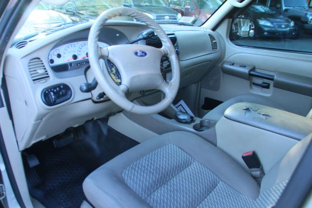 2004 Ford Explorer Sport Trac - Image 13