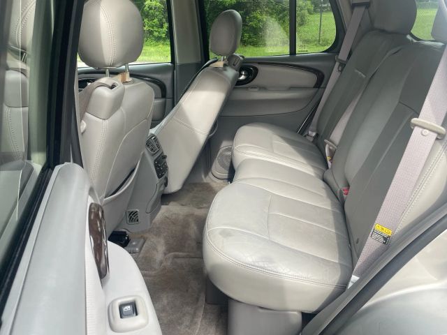 2005 Buick Rainier - Image 12
