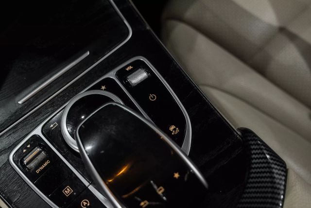 2016 Mercedes-benz Glc Glc 300 Sport Utility 4d - Image 29