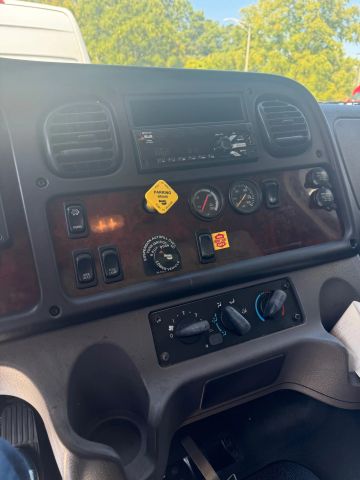 2019 Freightliner M106 - Image 8