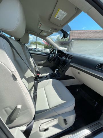 2016 Volkswagen E-golf - Image 24