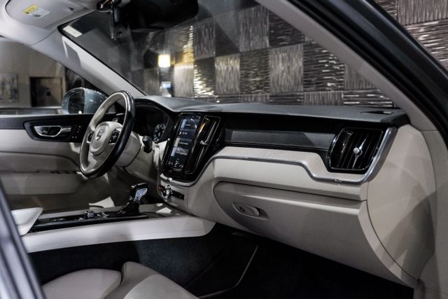 2018 Volvo Xc60 T5 Inscription Sport Utility 4d - Image 14